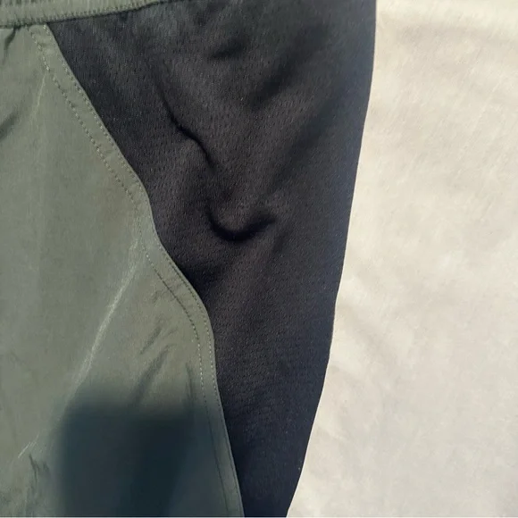 Columbia Men’s Shorts Size XXL - Picture 8 of 9